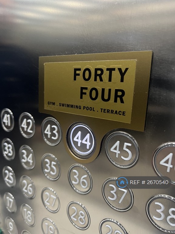 2 bedroom flat in Elizabeth Tower, Manchester, M15 (2 bed) (#2670540)