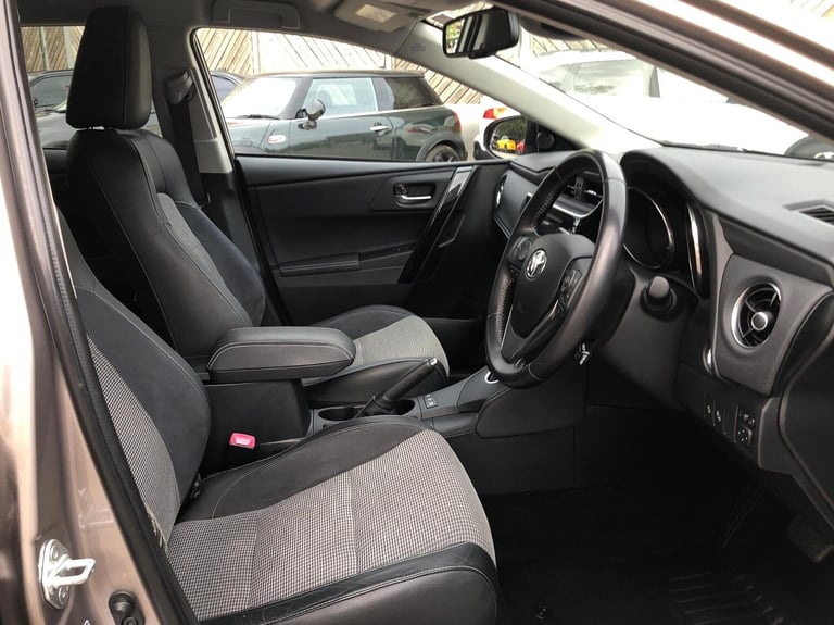 2015 Toyota Auris 1.8 Hybrid Excel TSS 5dr CVT ESTATE PETROL/ELECTRIC Automatic