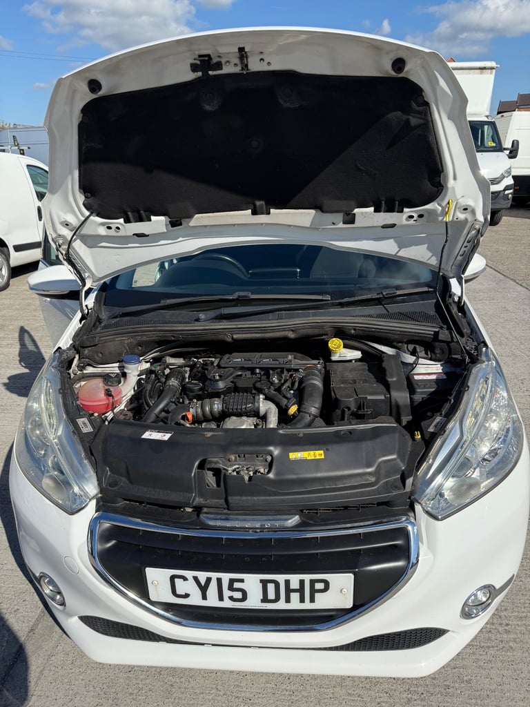 Peugeot, 208, Hatchback, 2015, Manual, 1560 (cc), 5 doors
