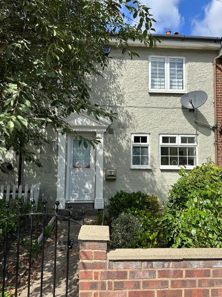 3 bedroom house Large garden & Garage 