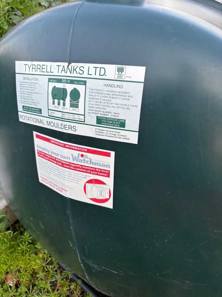 Oil tank complete with dispensing hose 