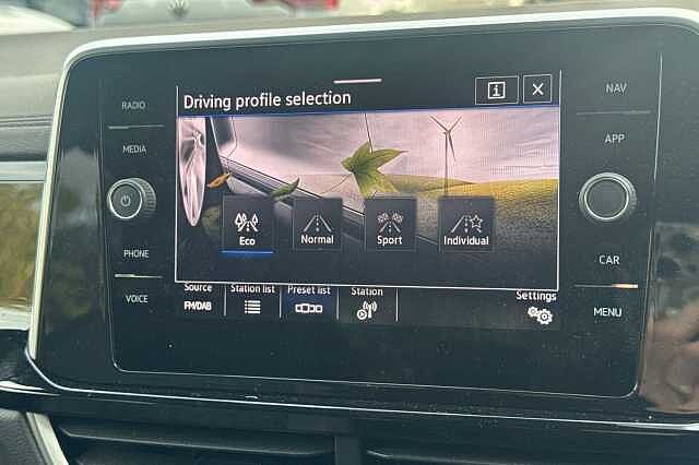 2022 Volkswagen T-Roc 1.5 TSI R-Line 5dr DSG + 19' MISANO ALLOYS + KEYLESS + REAR CAMERA Hatchbac...