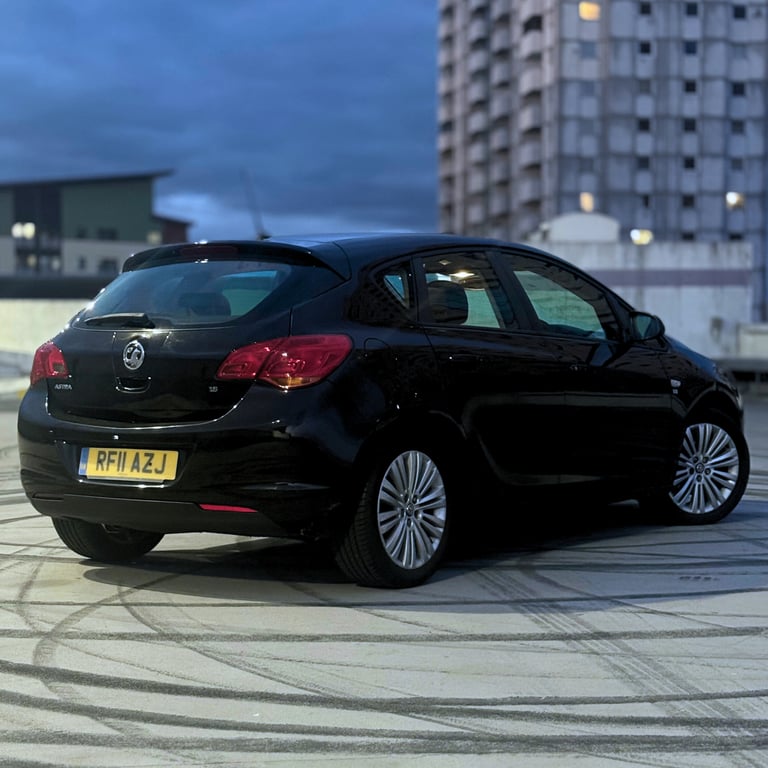 Vauxhall, ASTRA, Hatchback, 2011, Manual, 1598 (cc),5 doors - Image 3
