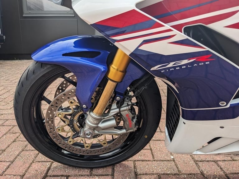 HONDA CBR1000RR-R FIREBLADE SP 30TH ANNIVERSARY 2022 - 2X AKRAPOVICS - EXTRAS