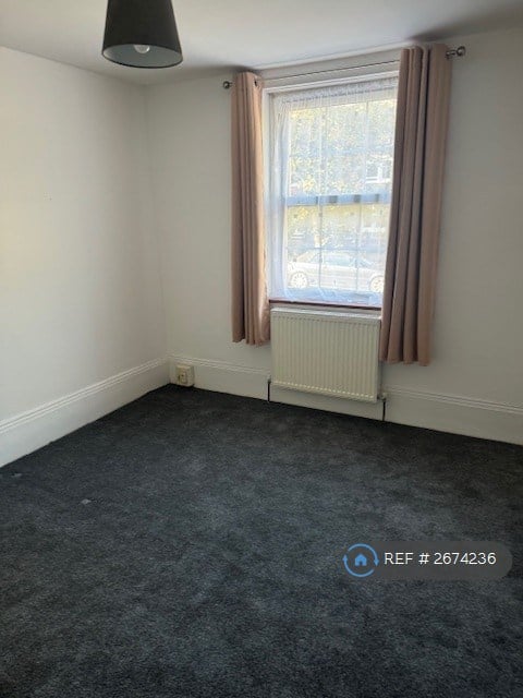 3 bedroom flat in The Mall, Faversham, ME13 (3 bed) (#2674236)