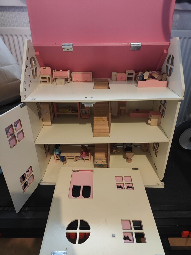 Dolls house only £10