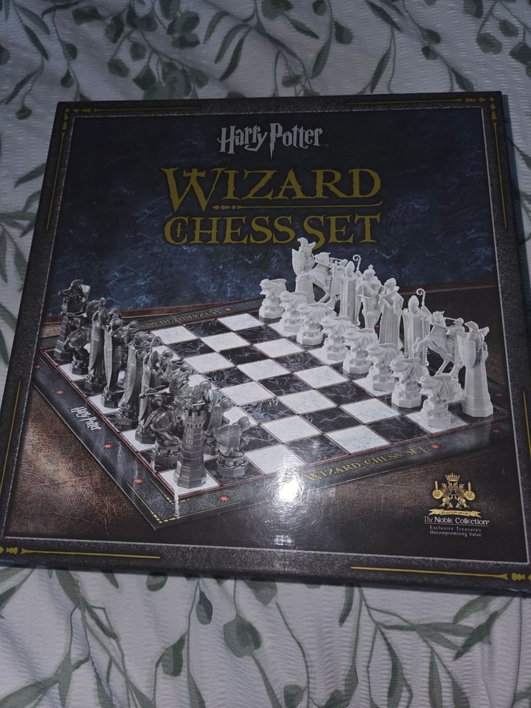 Official Harry Potter Wizards chess set