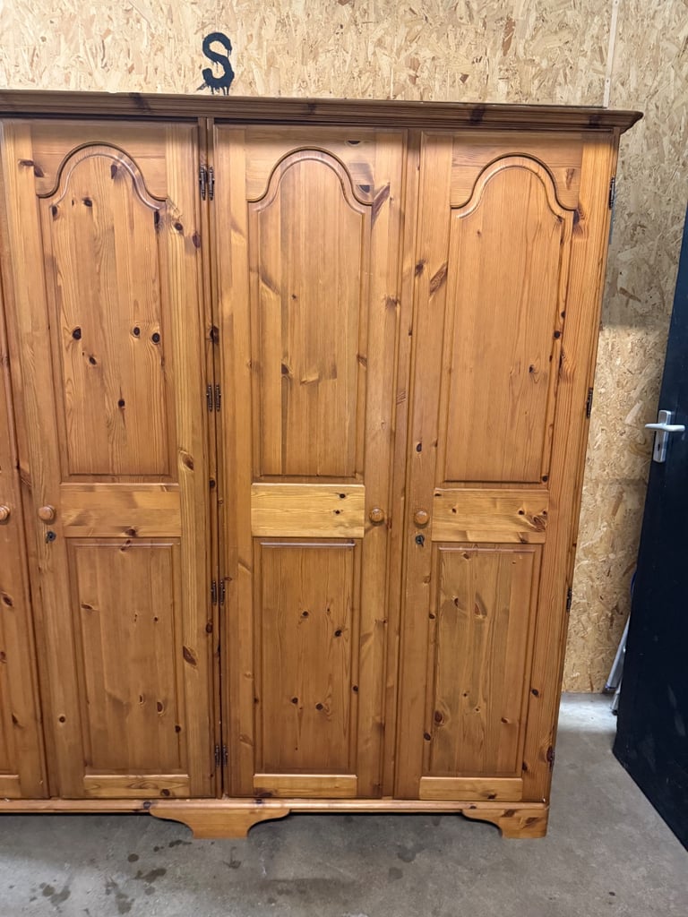 Ducal Pine Large Wardrobe 4 Door Hanging Rail & Shelves