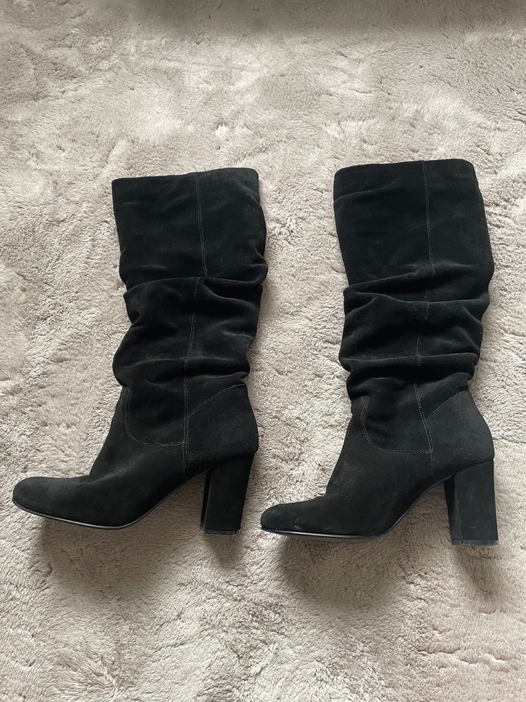 image for Women’s Oasis Suede Boots Size 5