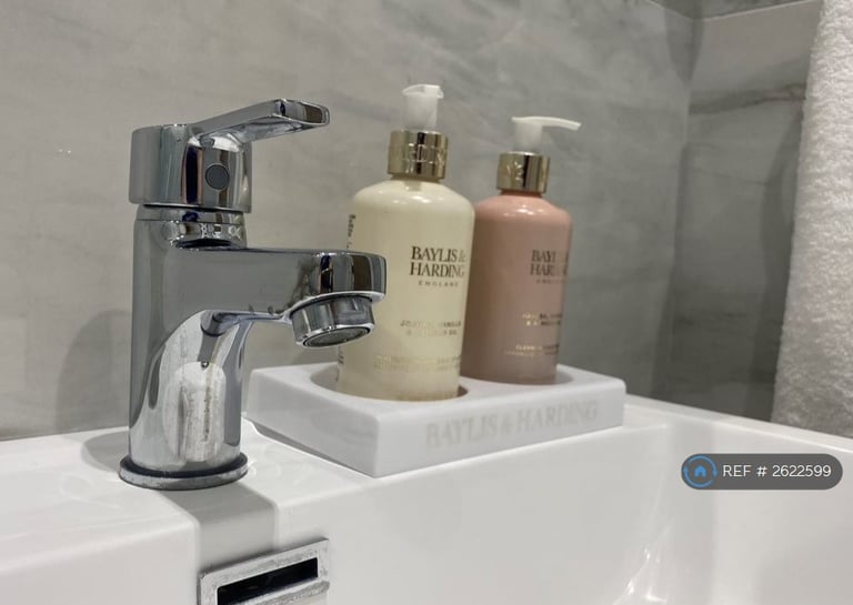 Studio flat in Surrenden Crescent, Brighton, BN1 (#2622599)