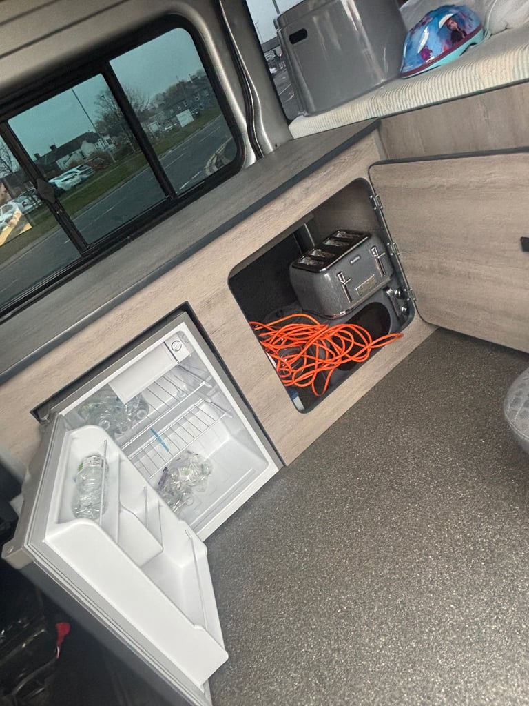 Ford, TRANSIT 140 T300 FWD, MPV, 2012, 2198 (cc), 5 doors