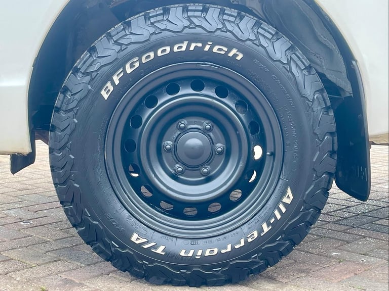 Toyota Hilux D-4D 150 ACTIVE 4WD SINGLE CAB WITH TRUCKMAN TOP