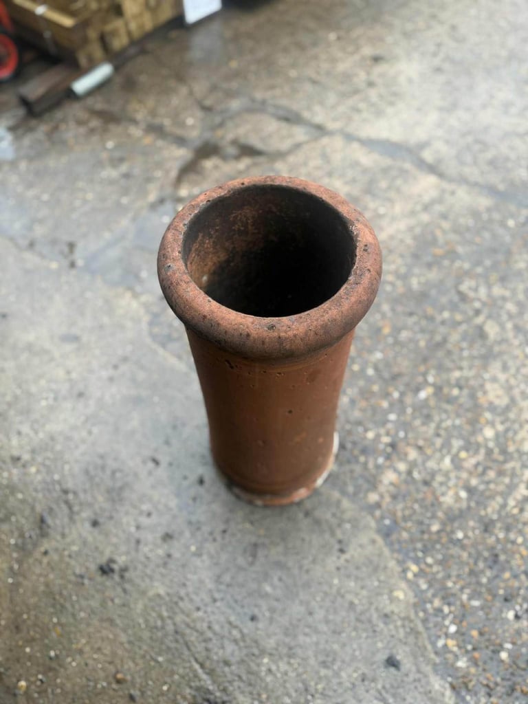 Secondhand Terracotta Chimney Pot H-23 inches