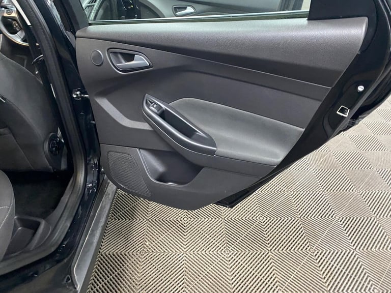  Ford Focus 1.0T EcoBoost Titanium Euro 5 (s/s) 5dr Petrol Manual