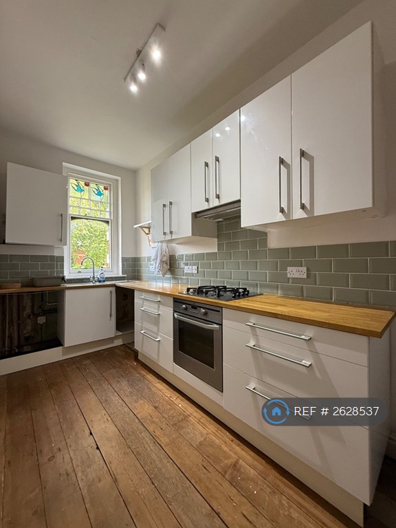 1 bedroom flat in Pen Y Lan Road, Cardiff, CF23 (1 bed) (#2628537)