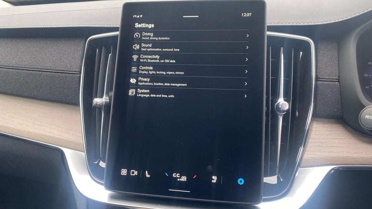 2025 Volvo XC90 Plus, B5 AWD Mild hybrid, Petrol, Dark, 7 Seats ESTATE Petrol/Electric Hybrid Aut...