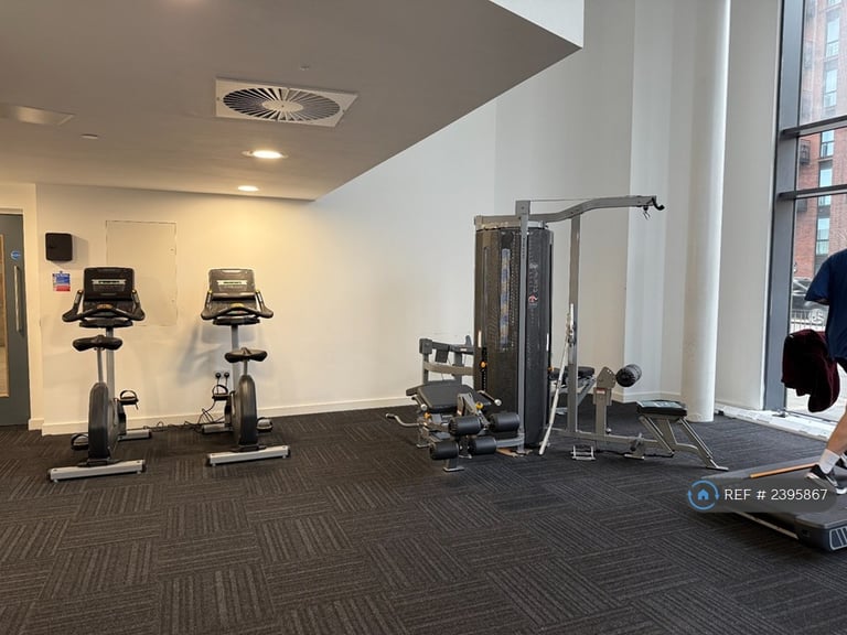 1 bedroom flat in Oldfield Road, Manchester, M5 (1 bed) (#2395867)