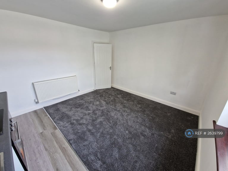 2 bedroom flat in Smisby Road, Ashby-De-La-Zouch, LE65 (2 bed) (#2639799)