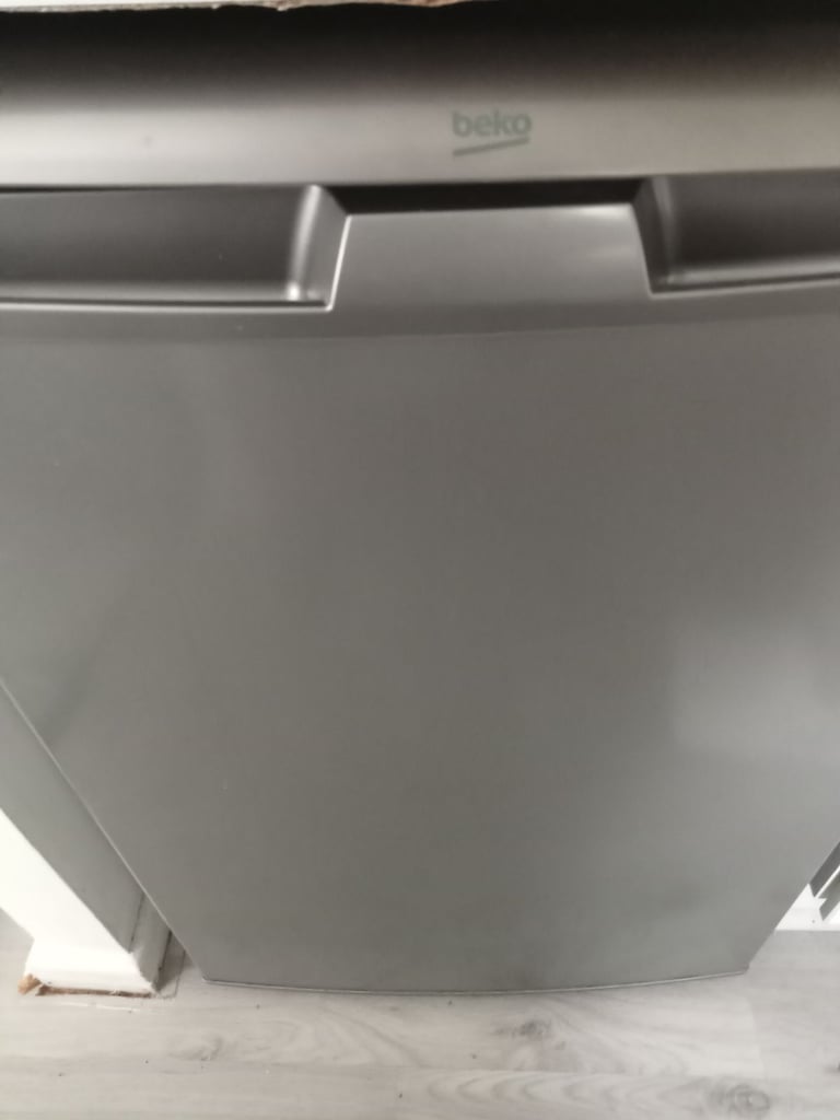 Under counter fridge 