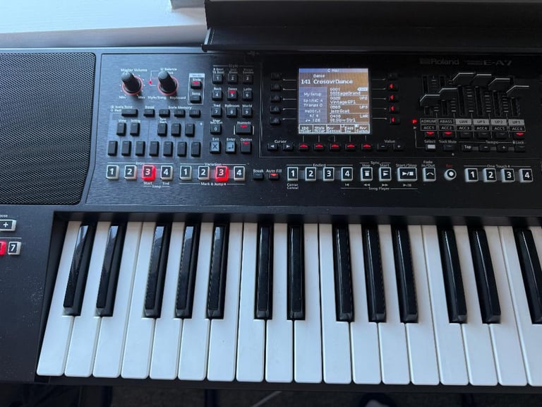Roland E-A7 Expandable Arranger