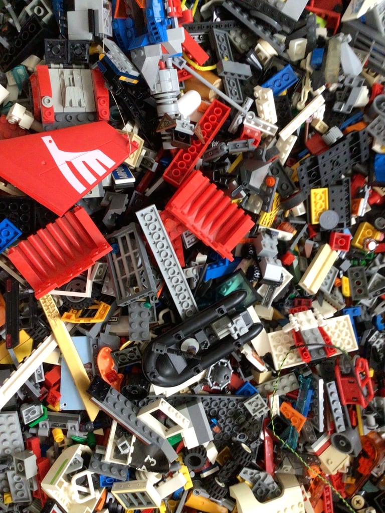 Lego 12 kg in weight, lots of parts, some Lego city, some Lego friends and stars wars etc 