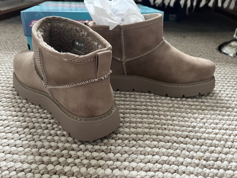 Skechers ultra mini boot - brand new 5