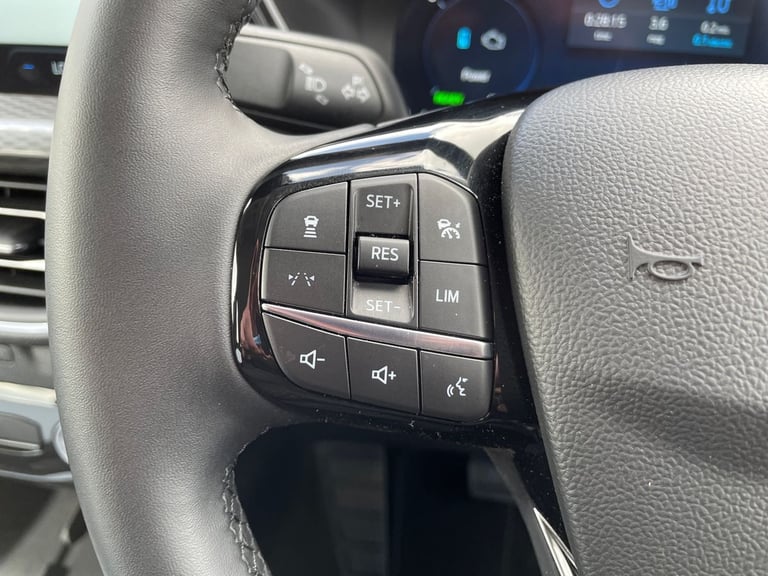  Ford Kuga 2.5 Duratec 14.4kwh Titanium Suv 5dr Petrol Plug In Hybrid CVT Euro