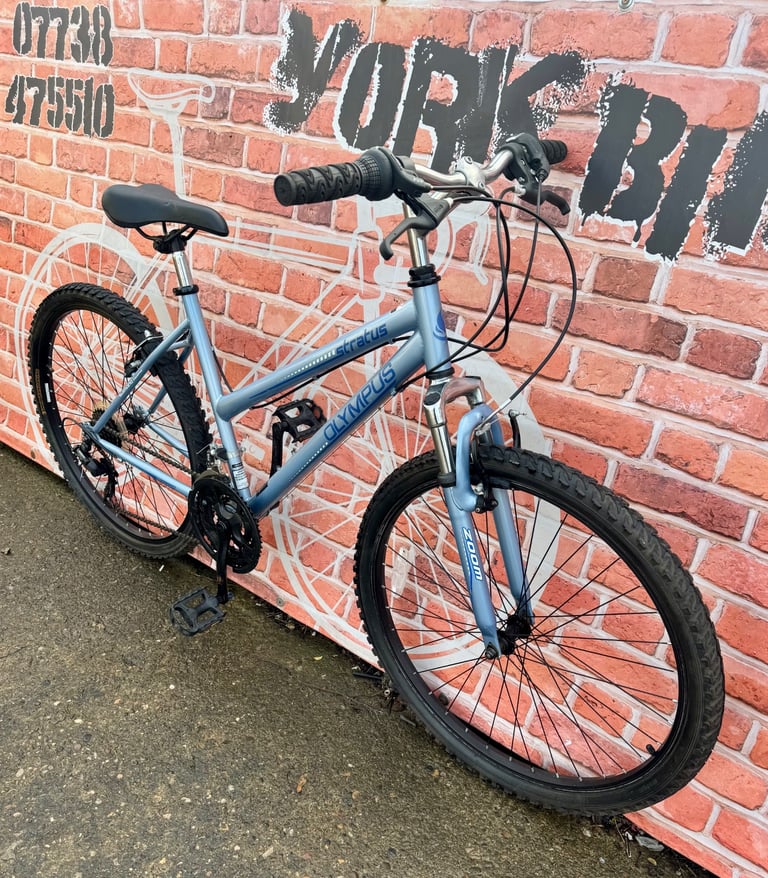 Ladies mountain bike 18” frame 26” wheels £60