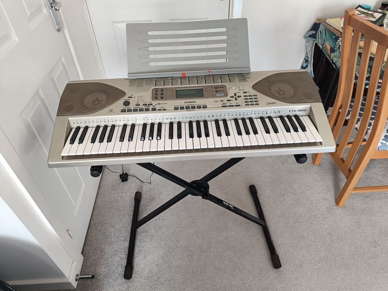 Casio CTK-900 Keyboard + stand