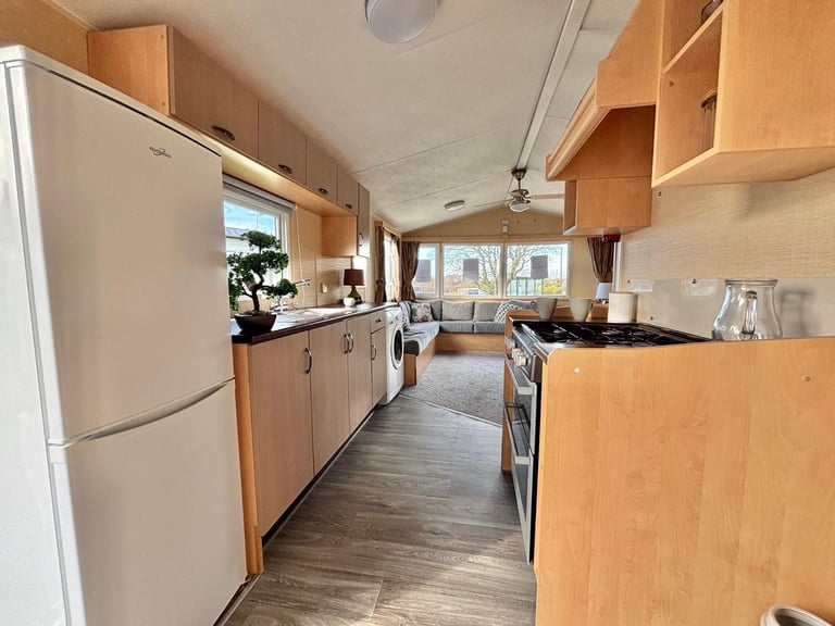 CHEAP STATIC CARAVAN FOR SALE AT BROADLAND SANDS 