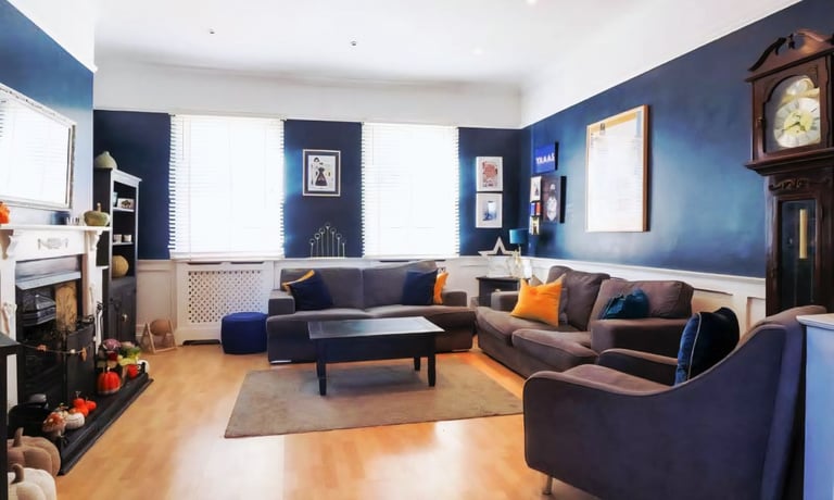 4 Bed. Seaside Townhouse with fast train link to London