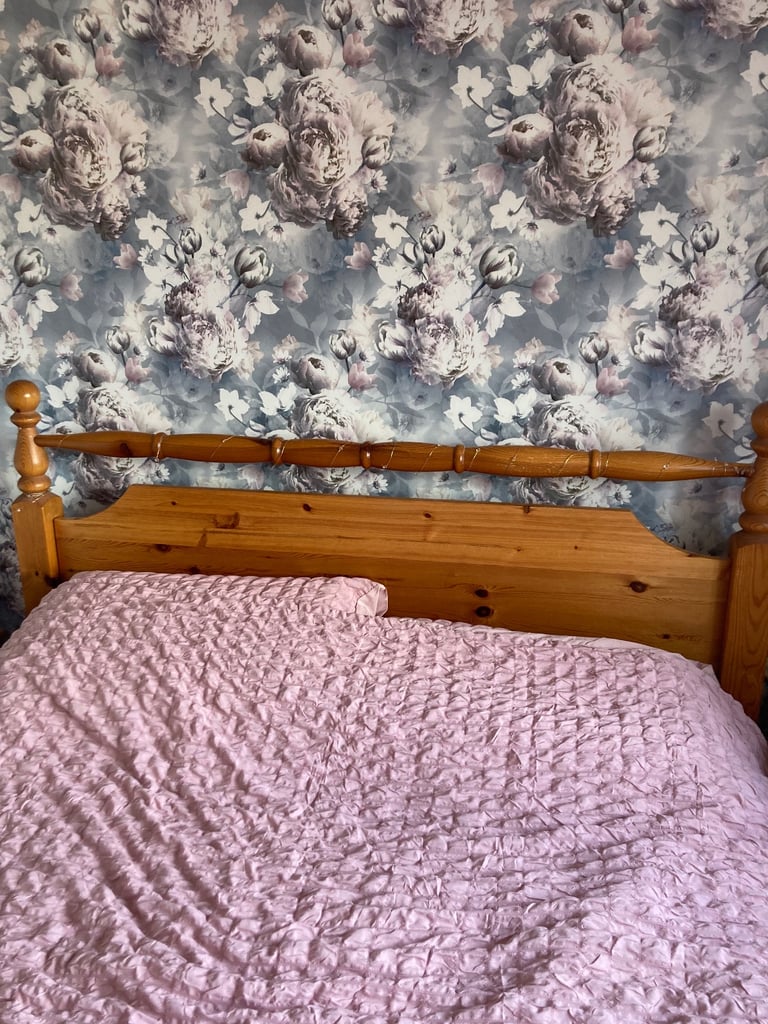 King size bed and matching furniture