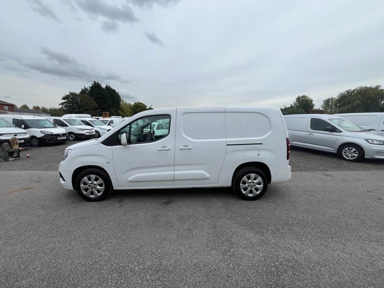 2021 21 VAUXHALL COMBO 1.6 TURBO D 2300 LIMITED EDITION NAV PANEL VAN 4DR DIESEL