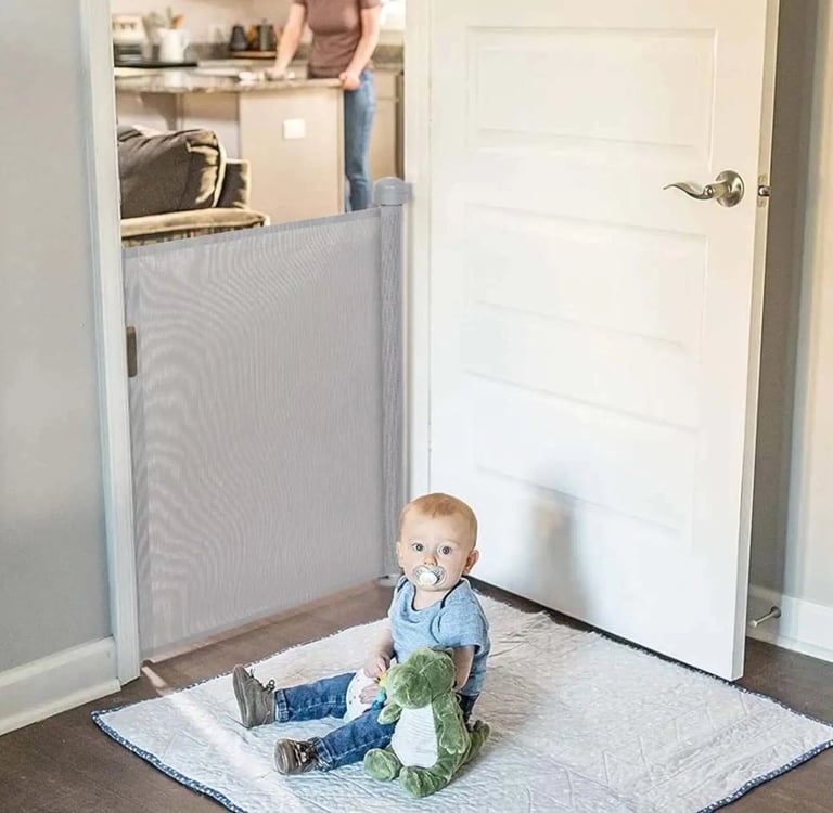 Retractable Pet Dog Gate Safety Guard Folding Baby Toddler Stair Gates Isolation