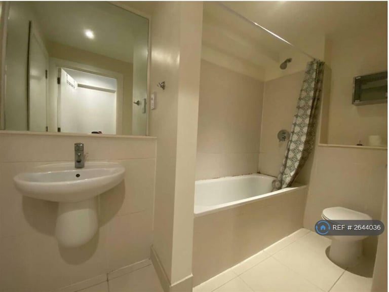 1 bedroom flat in Base Apartments, Manchester, M15 (1 bed) (#2644036)