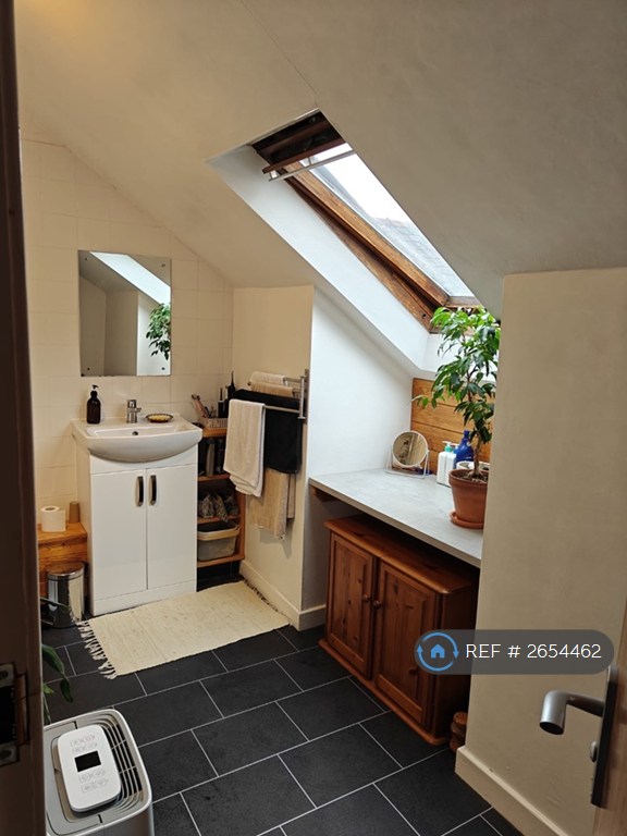 2 bedroom flat in Northumberland Road, Manchester, M16 (2 bed) (#2654462)