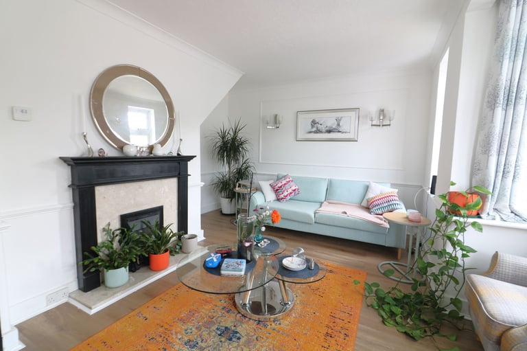 Three Bedroom End-Terrace House to Rent