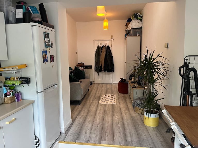 NEW STUDIO FLAT WITH GARDEN FOR RENT IN E17 LOCATED 5 MINS WALK TO STATION