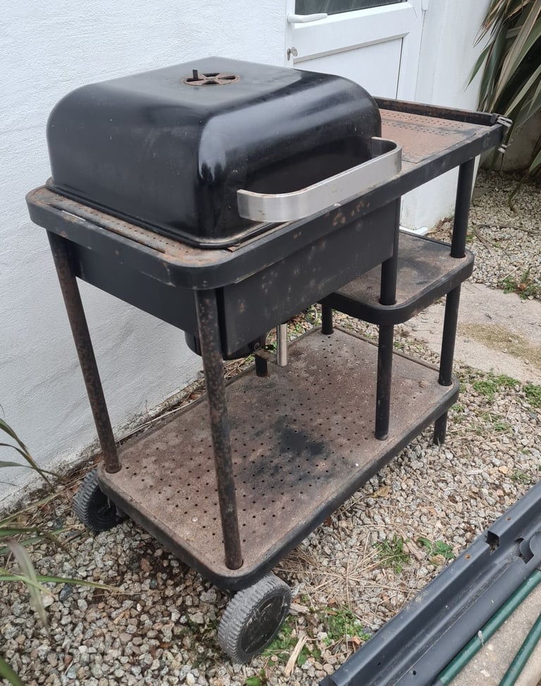 image for BBQ GOOD QUALITY, LIGHTLY USED