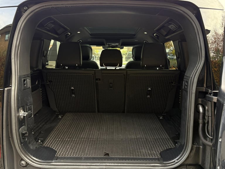 2022 Land Rover Defender 110 3.0 D300 MHEV HSE SUV 5dr Diesel Auto 4WD Euro 6 (s/s) (300 ps) ESTA...