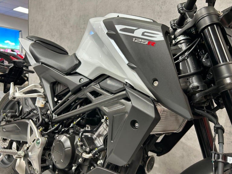 75/2025 Honda CB125R - ONLY 532 MILES!! - STUNNING!