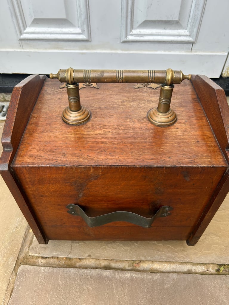                                  VINTAGE OAK COAL BOX