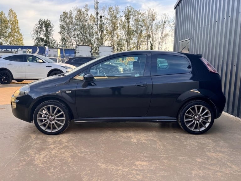 2014 Fiat Punto 1.4 Jet Black II Euro 6 (s/s) 3dr Hatchback Petrol Manual