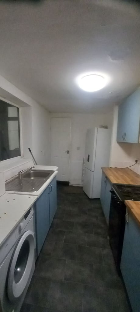 **TO LET**MID-TERRACED HOUSE**3 BEDROOMS**FRANCIS STREET**TUNSTALL**