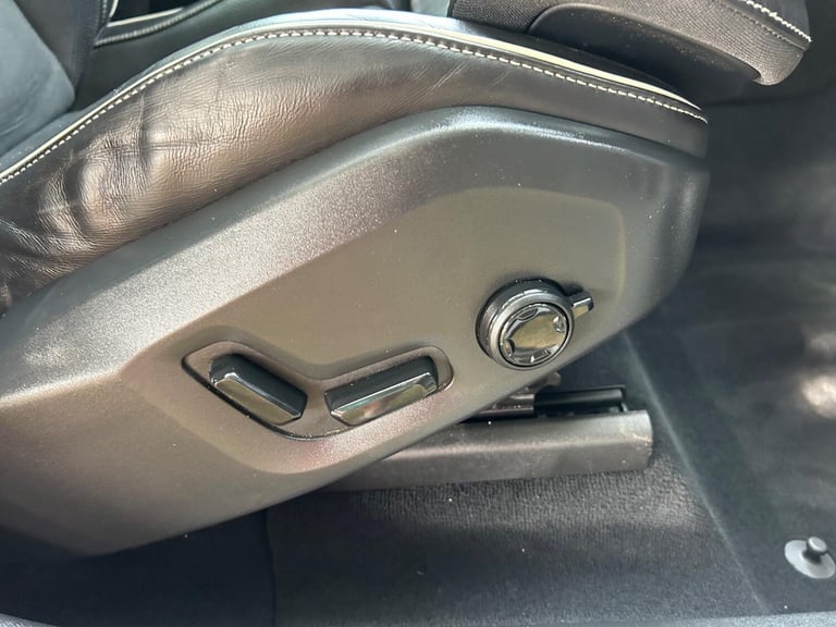 VOLVO XC60 2.0 R-Design T8 Twin Engine AWD 2018