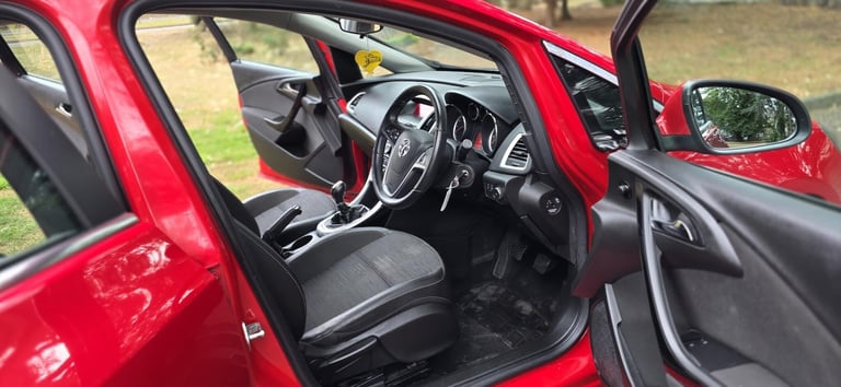 2015 Vauxhall Astra 1.6i Excite Euro 6 5dr HATCHBACK Petrol Manual