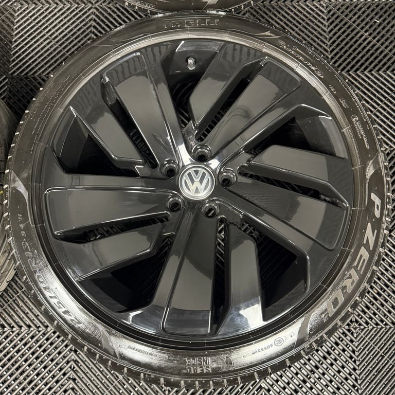 19'' GENUINE VW ARTEON MONTEVIDEO BLACK R LINE ALLOY WHEELS TYRES