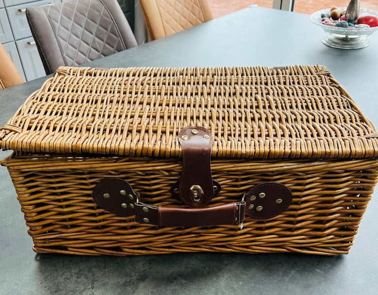 The Gift Company Stunning Picnic Basket with in-built Cool Box