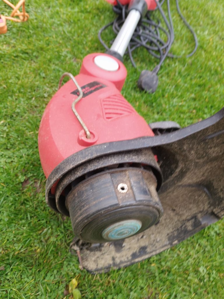 2 x Grass Strimmers (spares/repairs)
