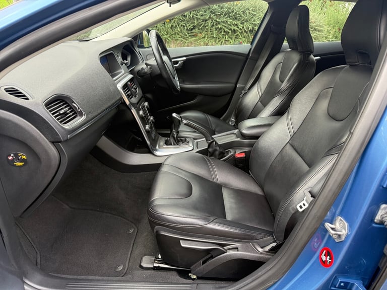 2014 Volvo V40 D3 SE Lux Nav 5dr HATCHBACK Diesel Manual